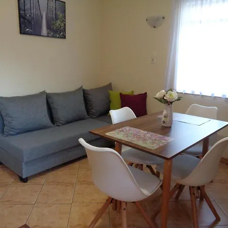 Apartment Napsugar Vendeghaz *
