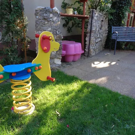 Napsugár Apartman *